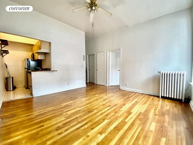13 W 100th St in New York, NY - Building Photo - Building Photo