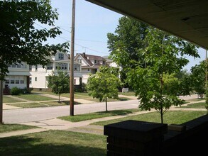 2479 E 124th St, Unit 124th Street in Cleveland, OH - Foto de edificio - Building Photo
