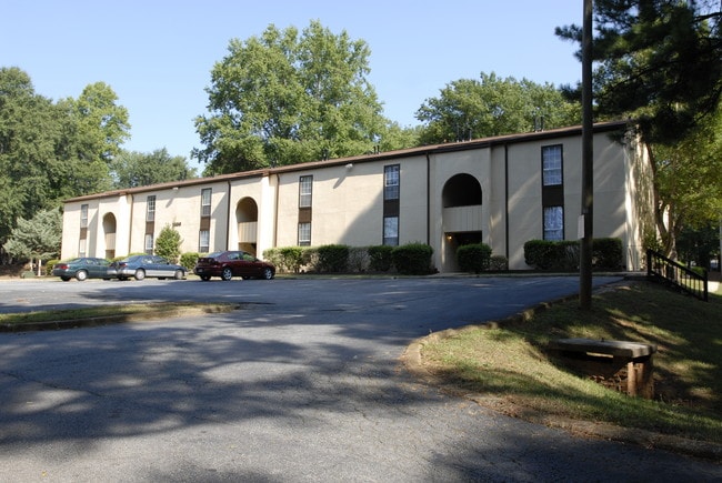 2600 Old Hapeville Rd in Atlanta, GA - Foto de edificio - Building Photo