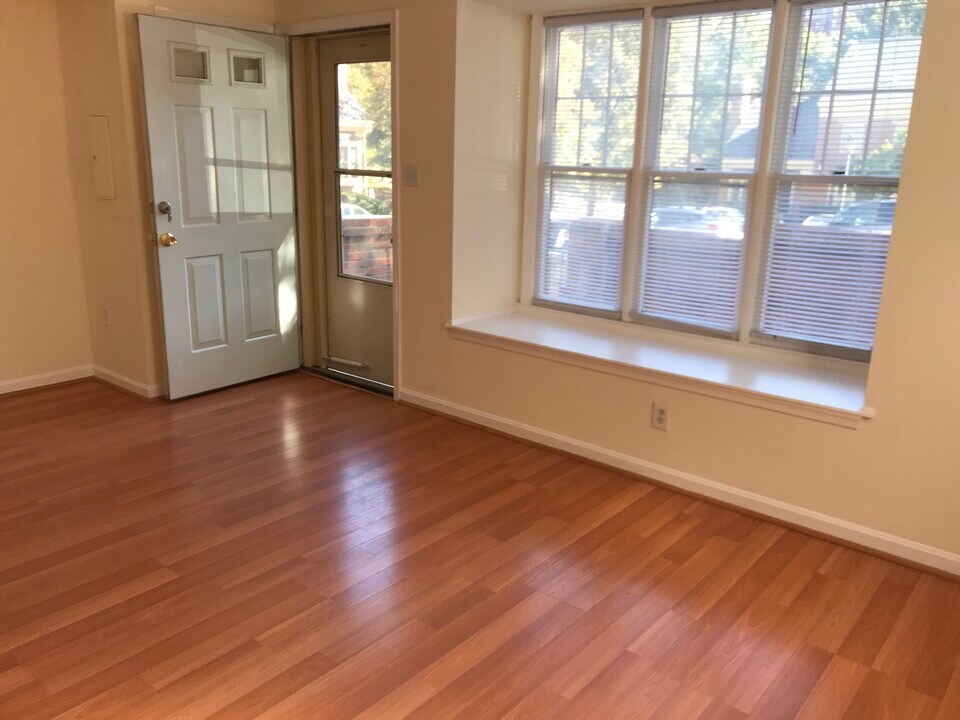 2530 Fairfax Dr, Unit A in Arlington, VA - Building Photo