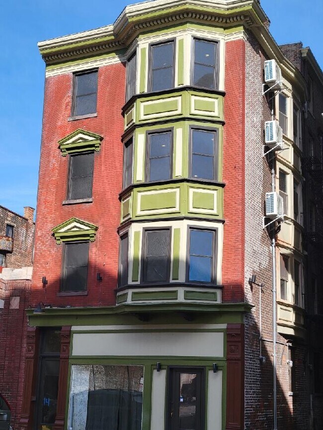 12 W Court St Apartments and Nearby Cincinnati Apartments For Rent