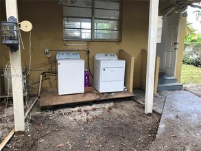 3600 SW 17th Terrace-Unit -3 in Miami, FL - Building Photo - Building Photo