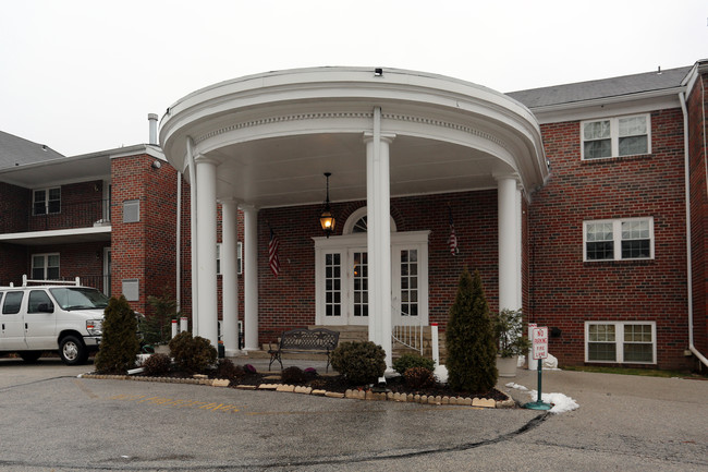 Sheldrake Apartments in Wayne, PA - Foto de edificio - Building Photo