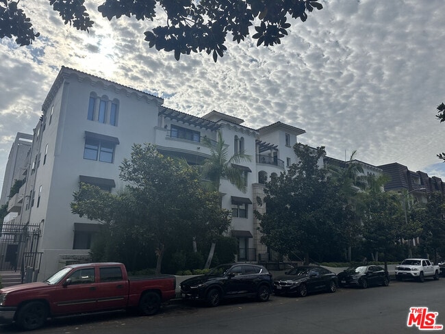 property at 122 N Clark Dr