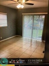 551 NW 18th St-Unit -A in Fort Lauderdale, FL - Foto de edificio - Building Photo