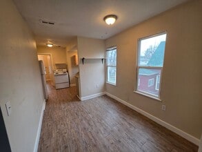 613 W Knox Ave in Spokane, WA - Building Photo - Building Photo