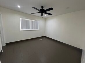 6906 Marbrisa Ave, Unit D in Huntington Park, CA - Foto de edificio - Building Photo