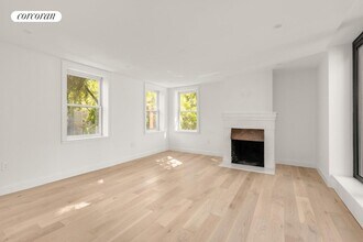 101 W 11th St in New York, NY - Building Photo - Building Photo