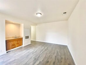 8001 Rothington Rd in Dallas, TX - Building Photo - Building Photo