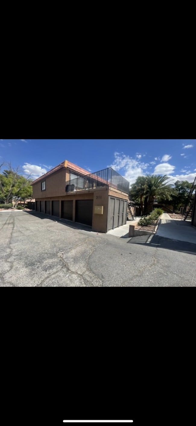 311 Misty Isle Ln in Las Vegas, NV - Foto de edificio - Building Photo