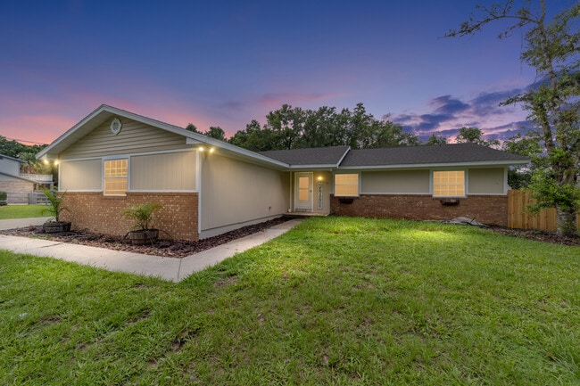 property at 5140 SE 8th St