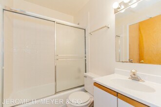 2260 N Clark St in Chicago, IL - Building Photo - Building Photo