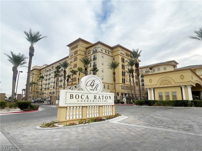 2405 W Serene Ave, Unit 843 in Las Vegas, NV - Building Photo