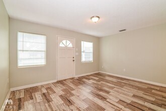 1915 Carrigan Ave in Winter Park, FL - Foto de edificio - Building Photo