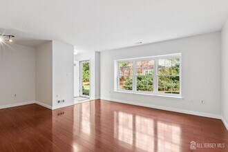 378 Minstrel Ct in Old Bridge, NJ - Building Photo - Building Photo