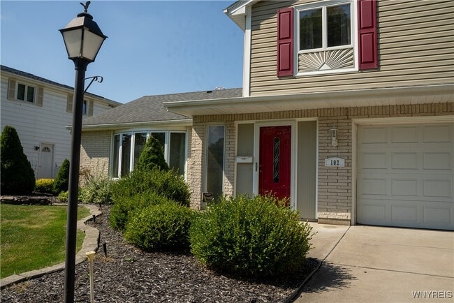102 Brooklane Dr in Buffalo, NY - Building Photo - Building Photo
