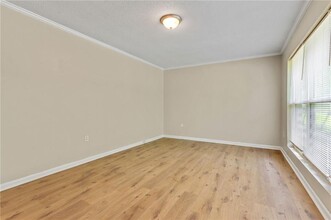 4639 Tell Rd SW in Atlanta, GA - Building Photo - Building Photo