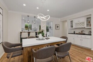 843 N Martel Ave in Los Angeles, CA - Building Photo