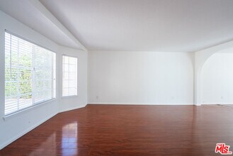 12023 Stone Gate Way in Los Angeles, CA - Building Photo - Building Photo