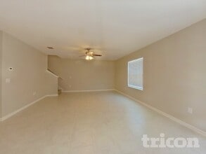 33546 Sky Blossom Cir in Leesburg, FL - Building Photo - Building Photo