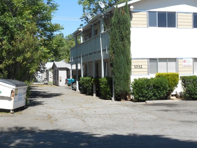 1032 State St in Redding, CA - Building Photo - Building Photo