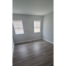 647 S Pulaski St in Baltimore, MD - Foto de edificio - Building Photo