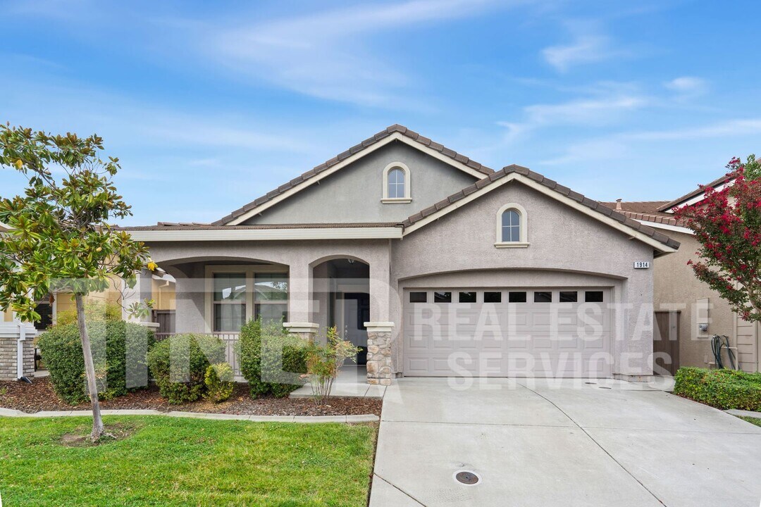 1914 Verrazona Dr in Roseville, CA - Building Photo