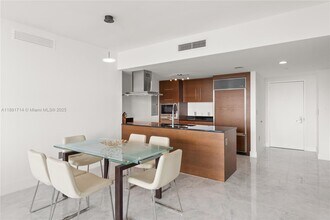 495 Brickell Ave, Unit 5003 in Miami, FL - Building Photo - Building Photo