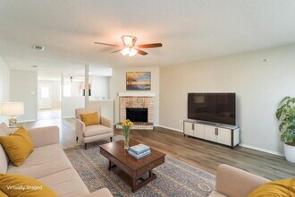 541 Magdalen Ave in Crowley, TX - Foto de edificio - Building Photo