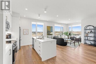 530-530 Pimiwidon St in Ottawa, ON - Building Photo - Building Photo