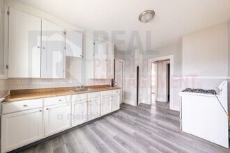 3317 W 99th St-Unit -Upper Unit in Cleveland, OH - Building Photo - Building Photo