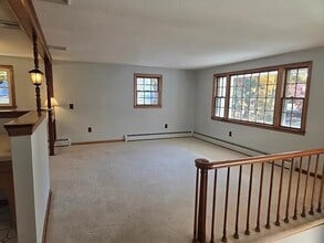 222 Primrose Hill Rd in Dracut, MA - Foto de edificio - Building Photo