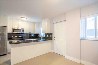 1986 Biarritz Dr in Miami Beach, FL - Building Photo - Building Photo