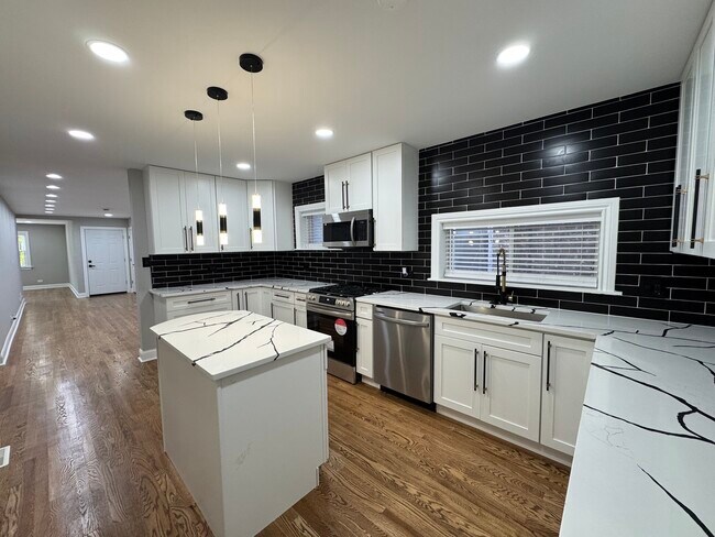 6236 N Francisco Ave in Chicago, IL - Building Photo - Building Photo