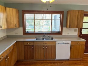 226 Sweetpea Ln in Hendersonville, NC - Building Photo - Building Photo