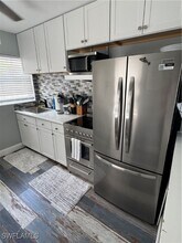 2058 Bayside Pkwy in Ft. Myers, FL - Foto de edificio - Building Photo