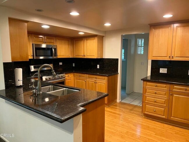 5414 Palm Dr in La Cañada Flintridge, CA - Building Photo - Building Photo