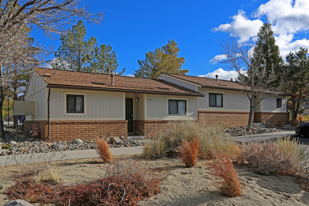 Essex Manor Apartments in Reno, NV - Building Photo