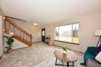 W163N11528 Windsor Ct, Unit A in Germantown, WI - Building Photo - Building Photo