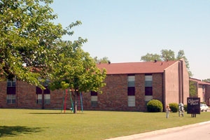 Cleburne Plaza in Cleburne, TX - Building Photo