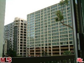 10751 Wilshire Blvd in Los Angeles, CA - Building Photo - Building Photo