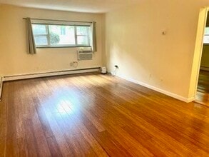 83 Walnut St, Unit #1 in Newton, MA - Building Photo - Building Photo