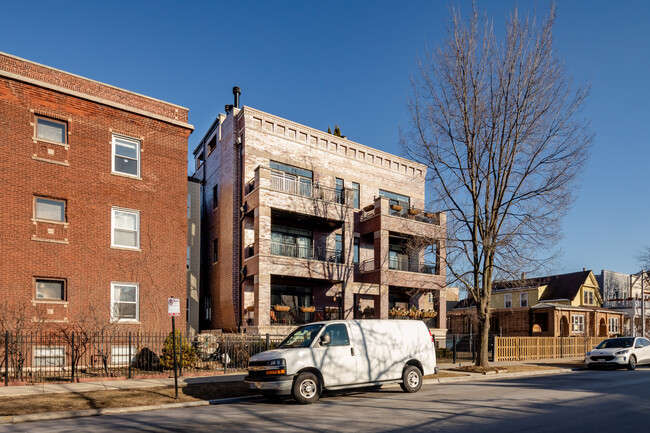 5455 N Ravenswood Ave in Chicago, IL - Foto de edificio - Building Photo