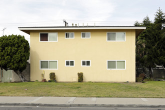 6591 Ginger Ln in Westminster, CA - Foto de edificio - Building Photo