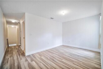 6373 Landings Way in Tamarac, FL - Building Photo - Building Photo