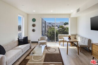 118 Orlando Ave in Los Angeles, CA - Building Photo - Building Photo