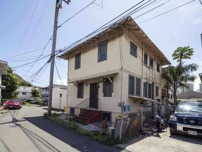 37 Kauila St in Honolulu, HI - Building Photo - Building Photo