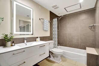 939 S Broadway in Los Angeles, CA - Building Photo - Building Photo
