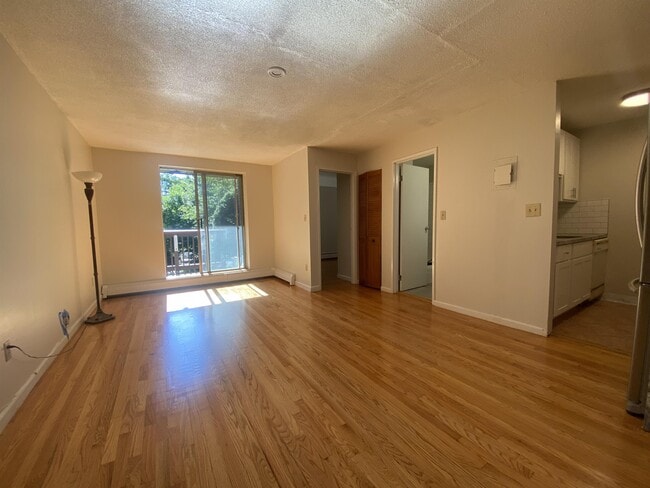 142 Kenrick St in Boston, MA - Building Photo - Building Photo