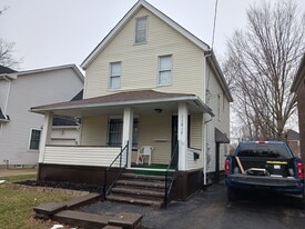 11817 Continental Ave in Cleveland, OH - Building Photo